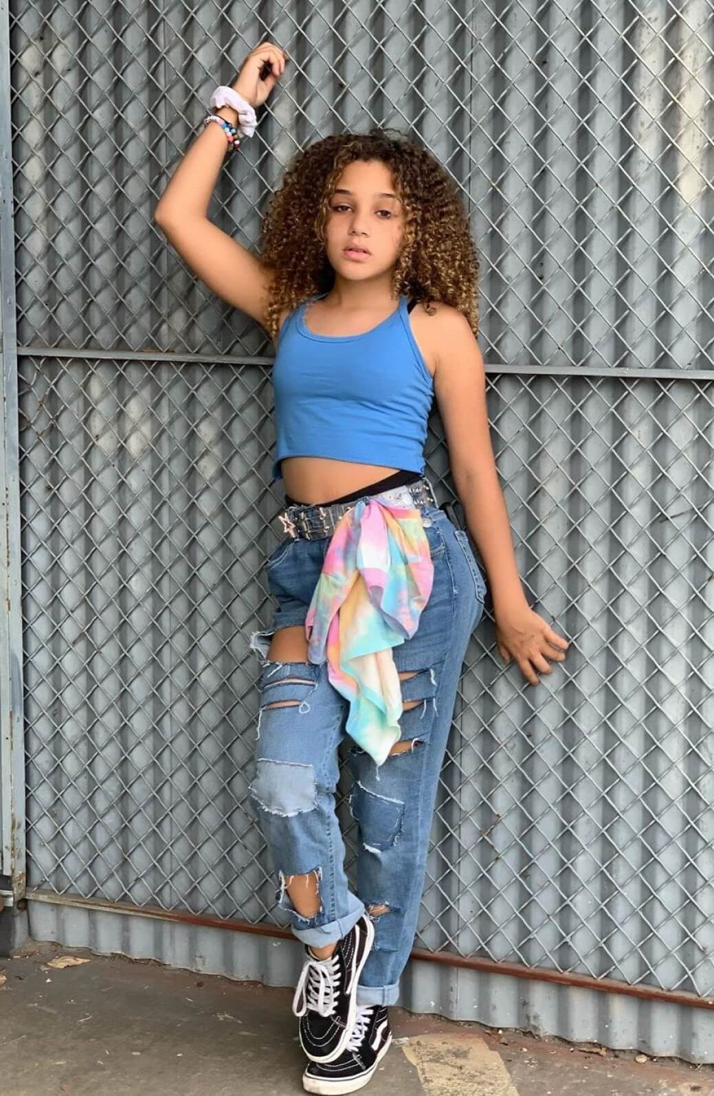 Corinne Joy In Blue Crop Top With Ripped Jeans Outfit