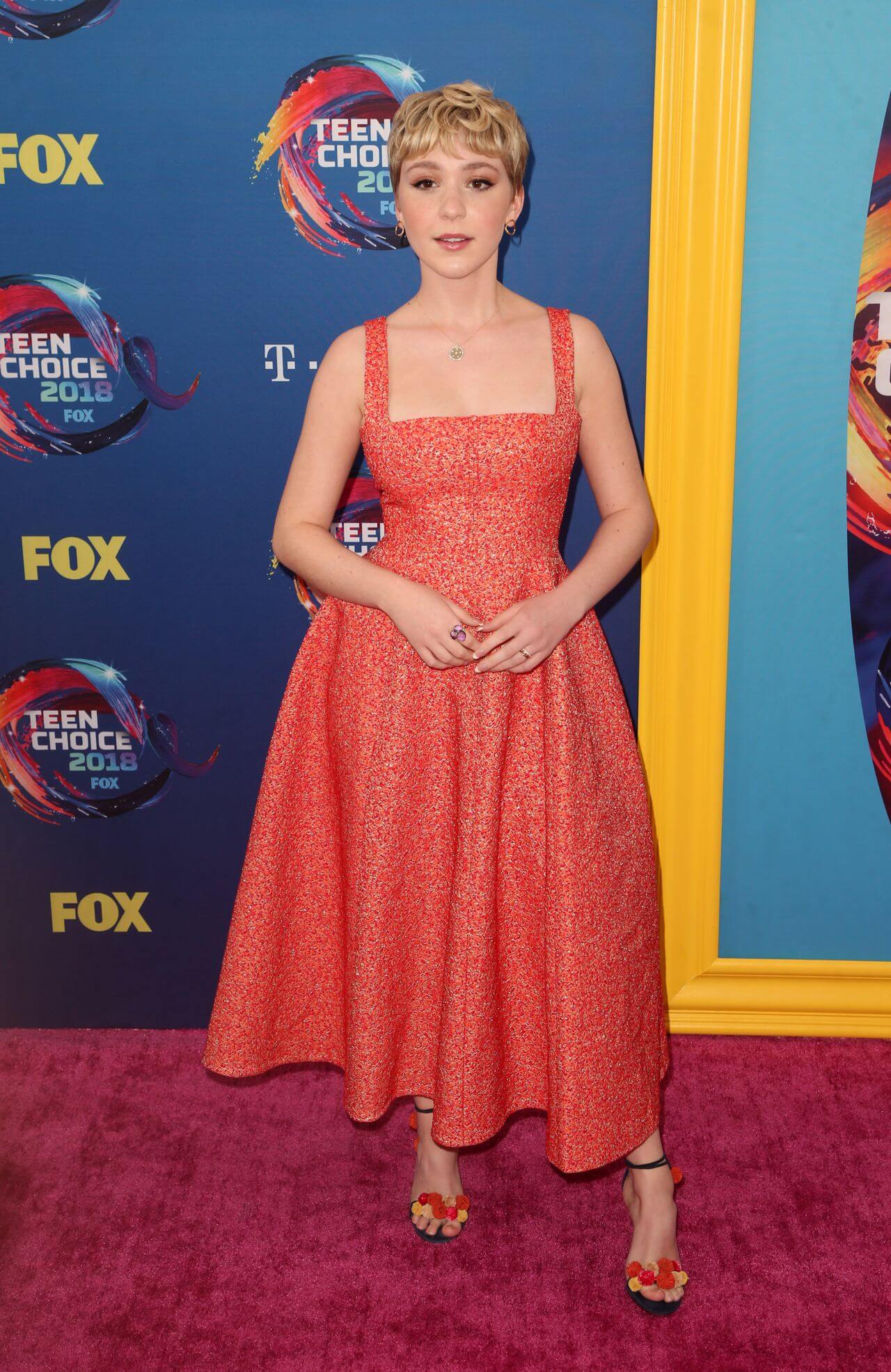 Cozi Zuehlsdorff  In Orange Printed Strap Sleeves Pleated Flare Gown At Teen Choice Awards
