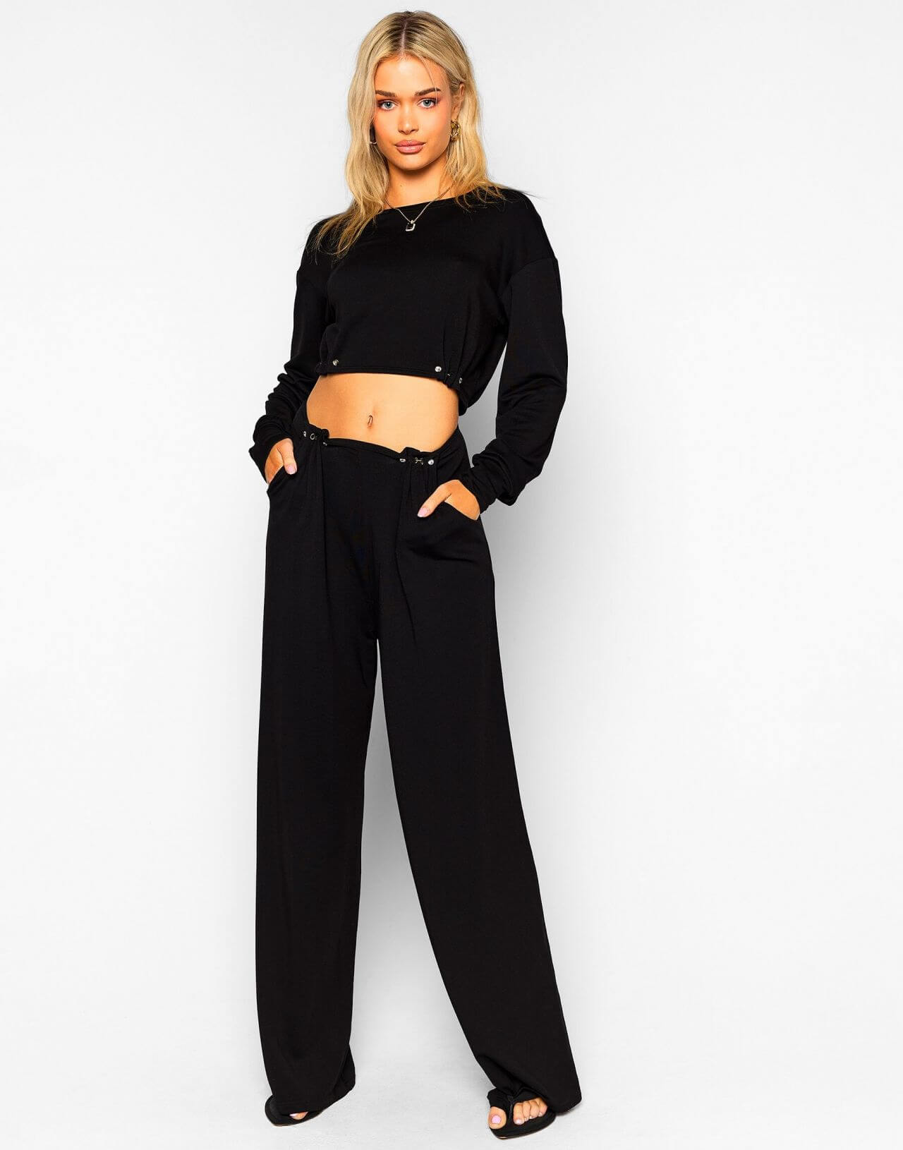 Carolina Marie Gorgeous Looks In Black Crop Top Flare Pants Outfits