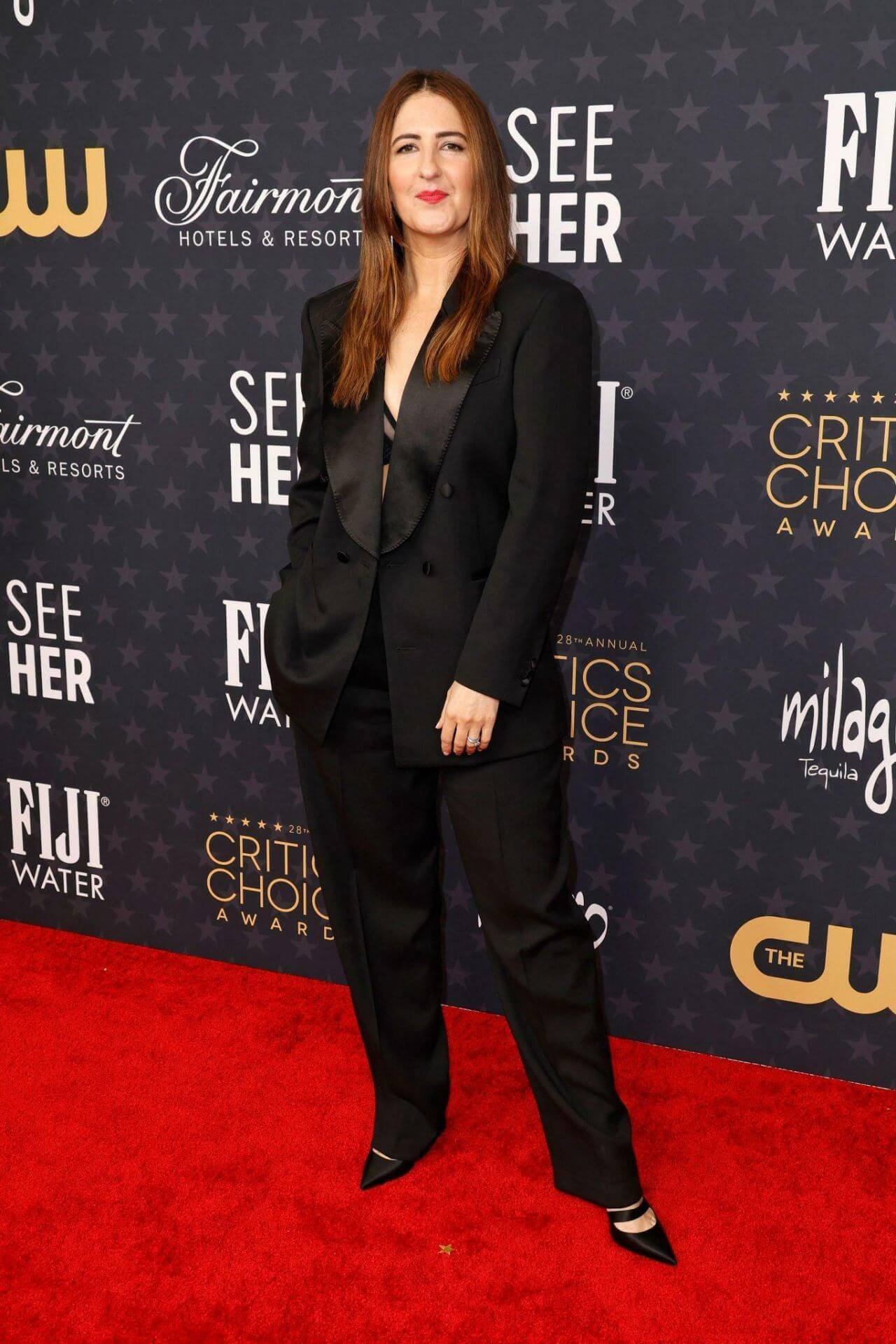 D’Arcy Carden In Black Blazer And Pants Outfit