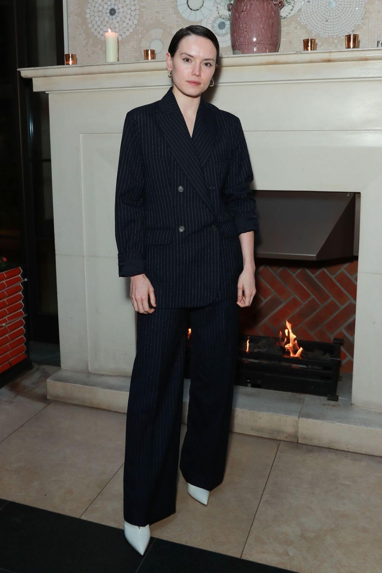 Daisy Ridley In Black Striped Blazer With Pants Outfit