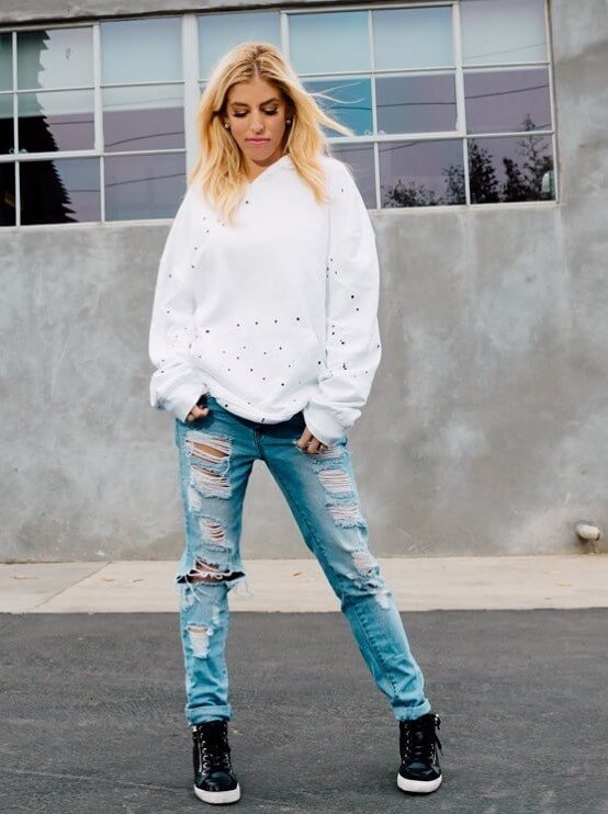 Rebecca Zamolo In a White Baggy Pullover With Ripped Jeans
