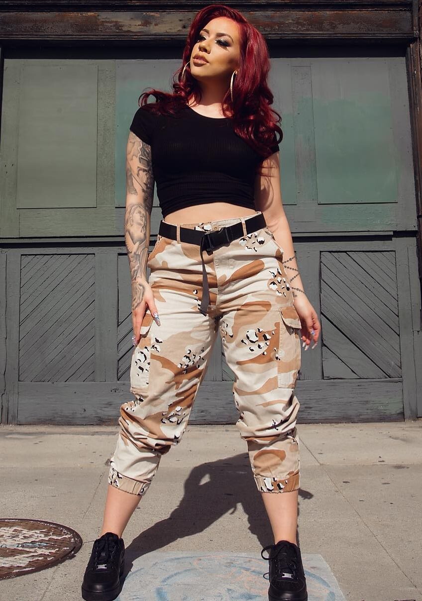 Salice Rose In Black Crop With Jogger Pants