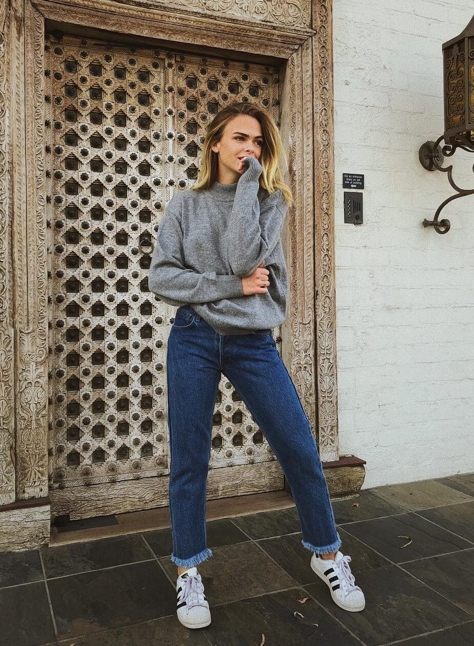 Summer McKeen In Baggy Pullover With Blue Jeans