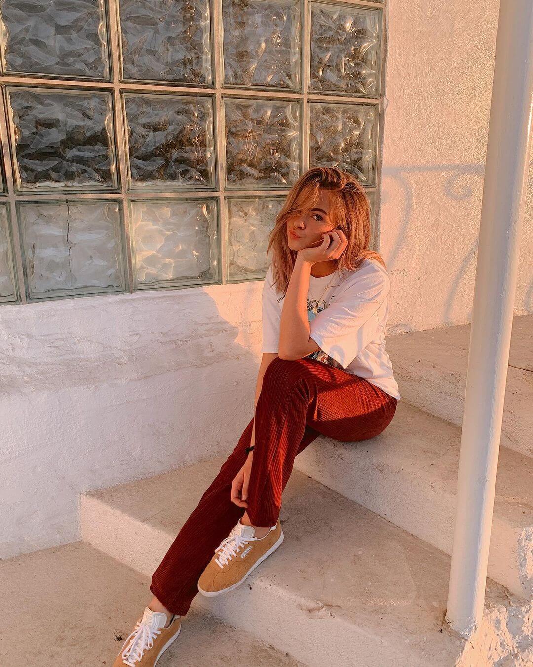 Summer McKeen In White T-shirt With Maroon Pants