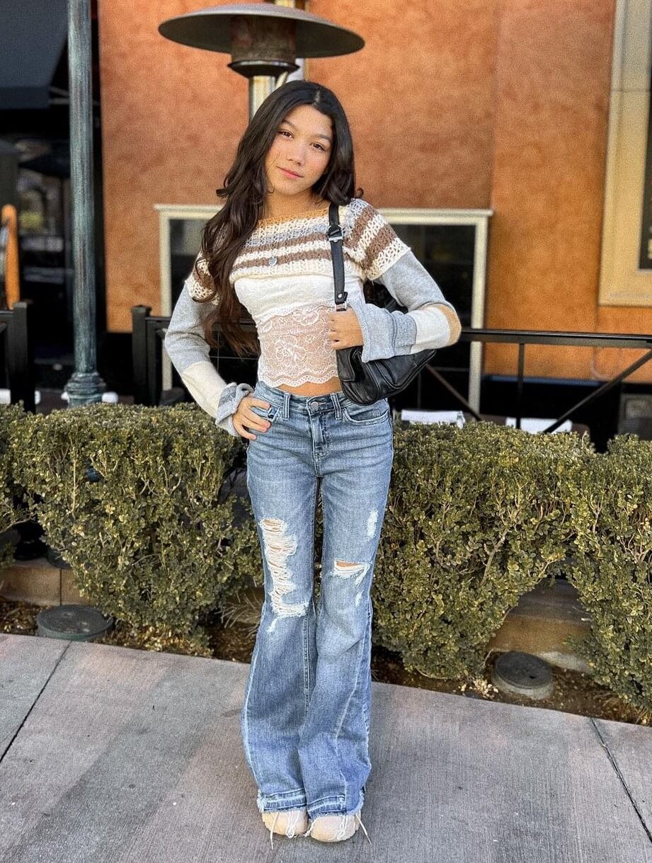 Txunamy  In Woven Top With Ripped Jeans