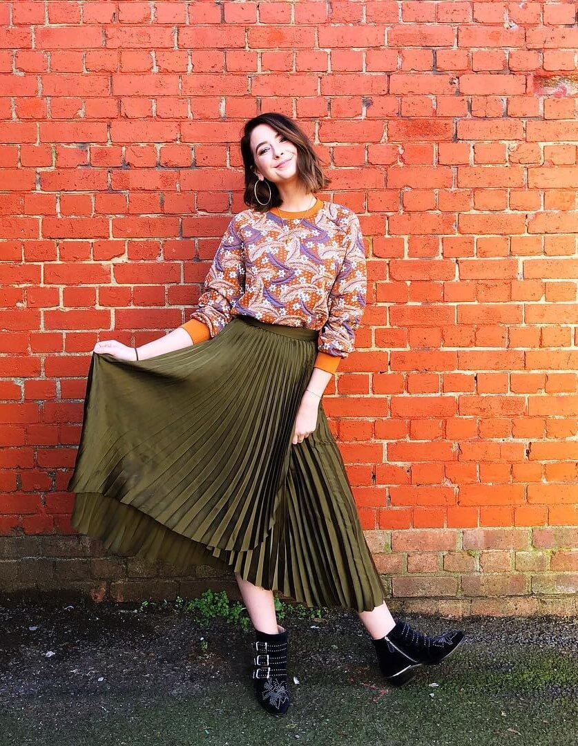 Zoe Sugg In Printed Pullover With Pleated Long Skirt