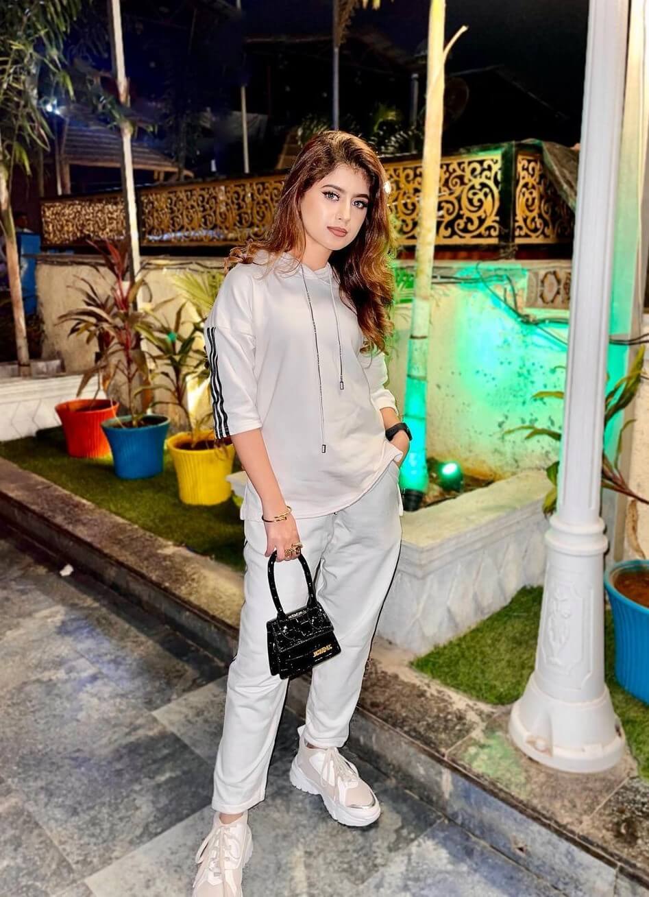 Arishfa Khan In Beige T-shirt With Pants