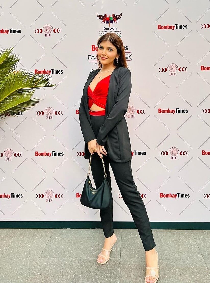 Ashi Khanna In a Black Long Blazer And Pants With Cami Top