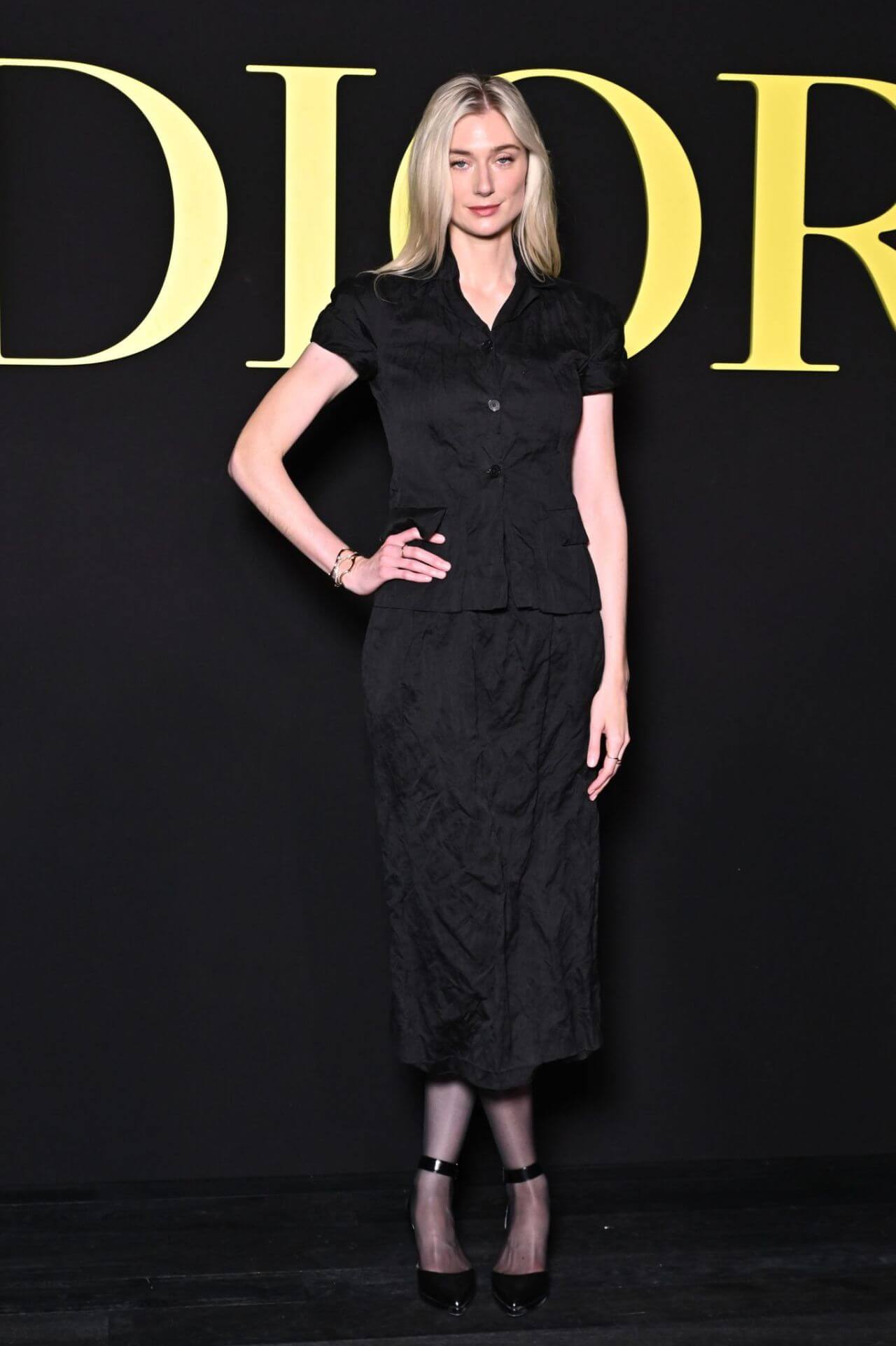 Elizabeth Debicki In Black Half Sleeves Shirt With Skirt Outfit