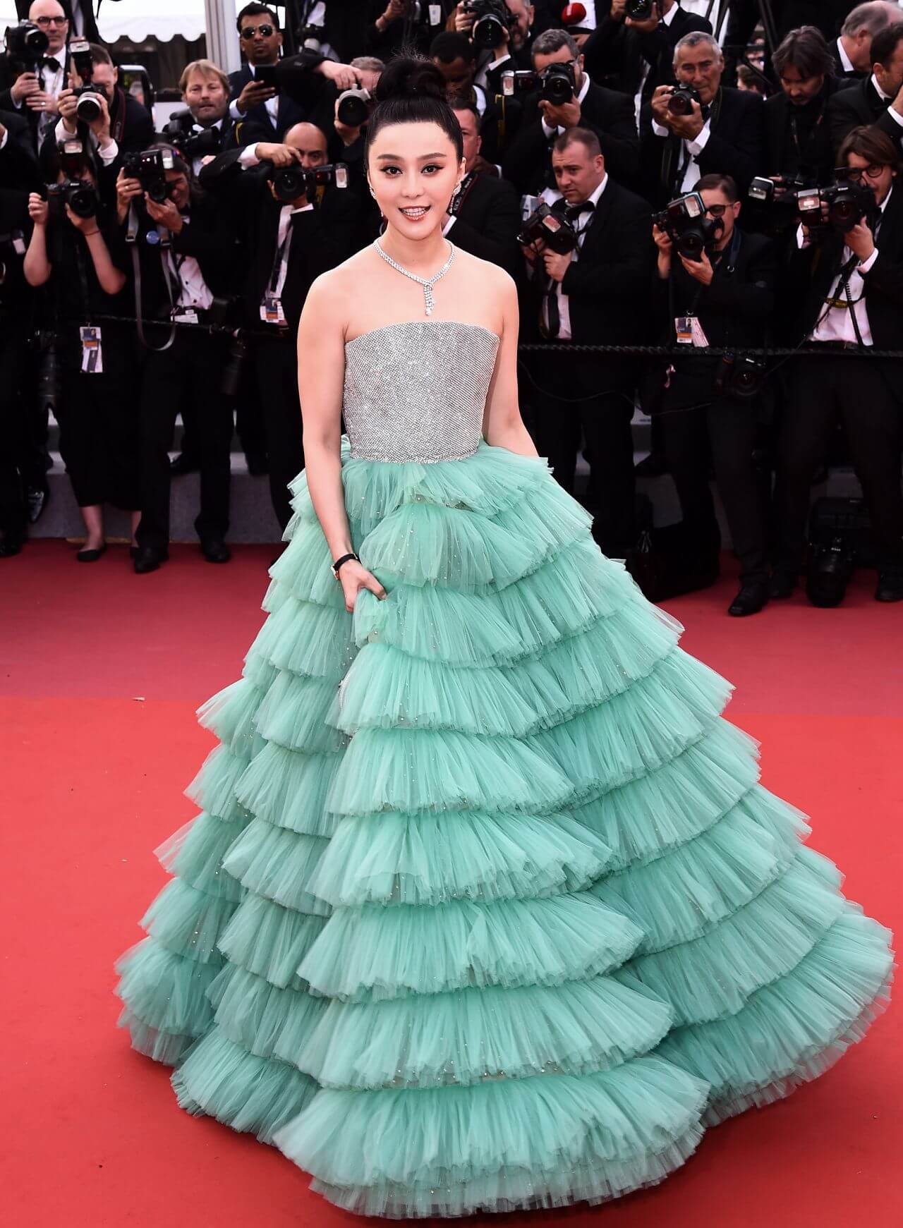 Fan Bingbing In Strapless Frill Long Gown