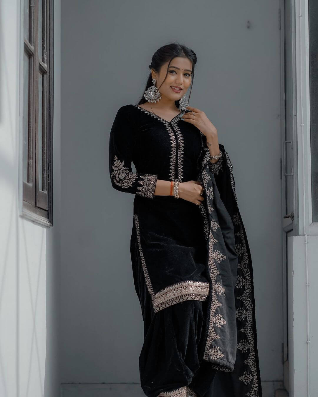 Garima Chaurasia In Black Zari Embroidery Suit With Dupatta