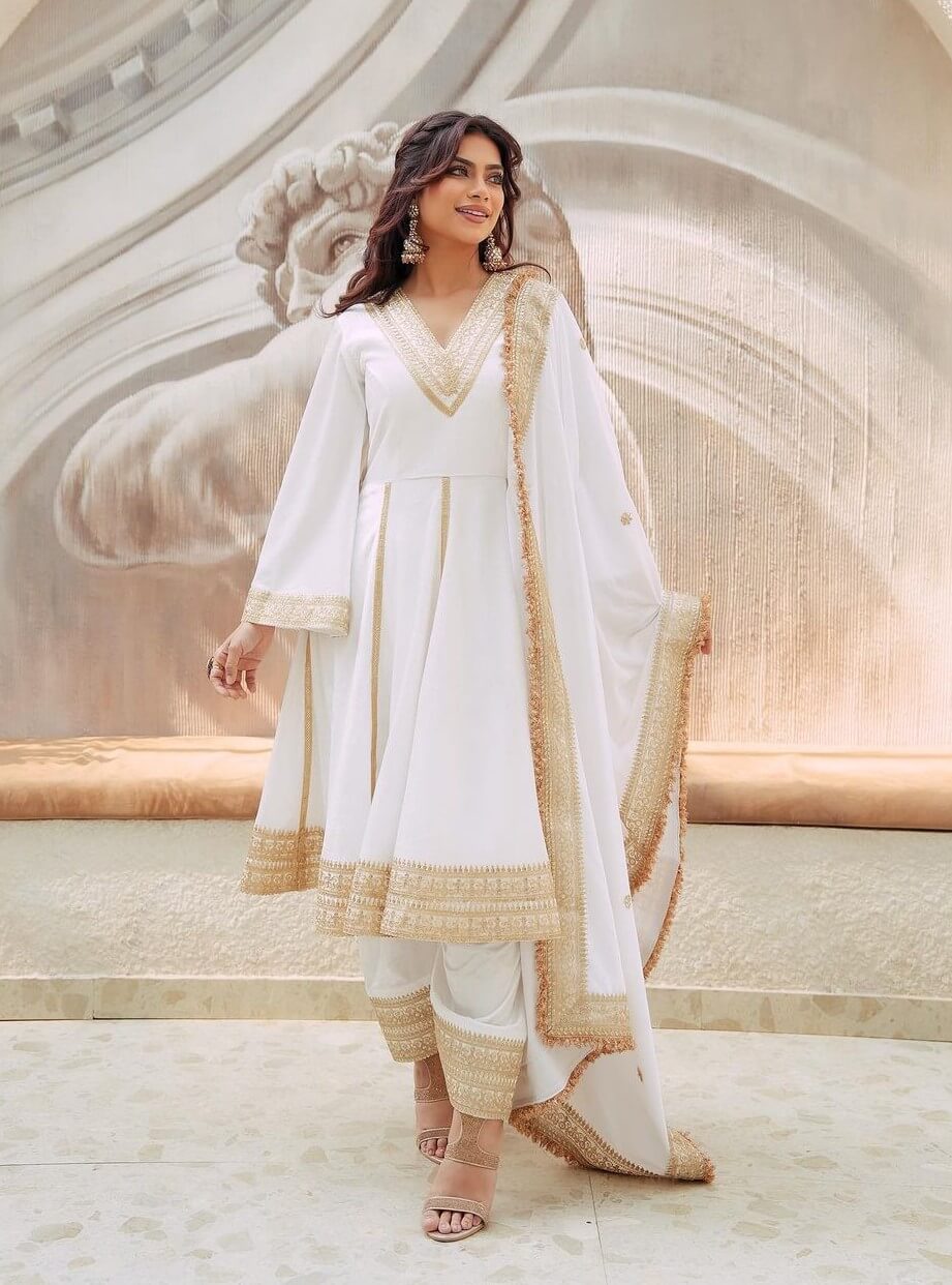Nagma Mirajkar In White Flare Sleeves Pleated Suit Outfit