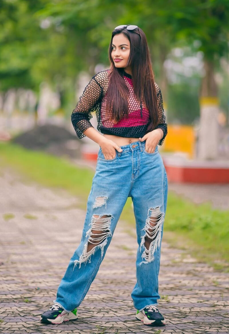 Beauty Khan In Black Crochet Top With Ripped Jeans