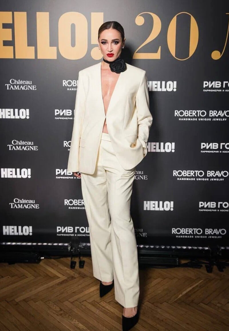 Buzova In Off White Blazer With Pants