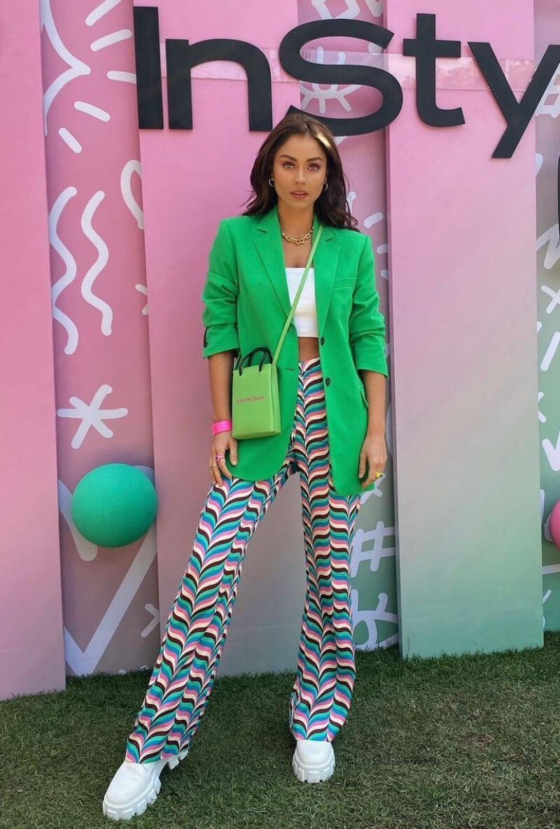 Claudia Martín In Green Blazer With Printed Pants