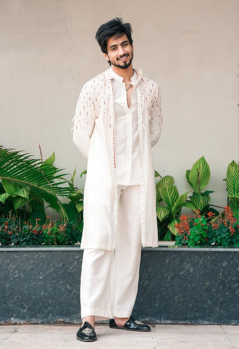 Faisal Shaikh In White Kurta Set Outfit