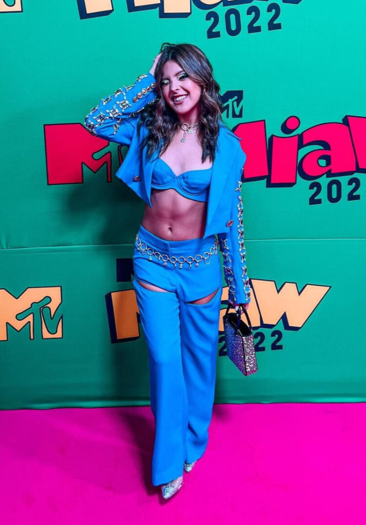Ignaciaa Antonia Styling Vibrant and Fashion Trends Outfit