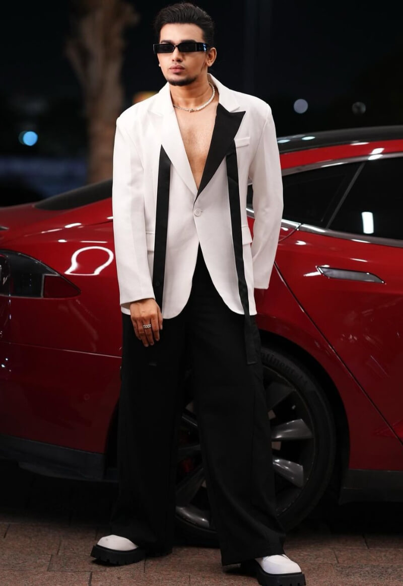Vishal Pandey In White Blazer With Pants
