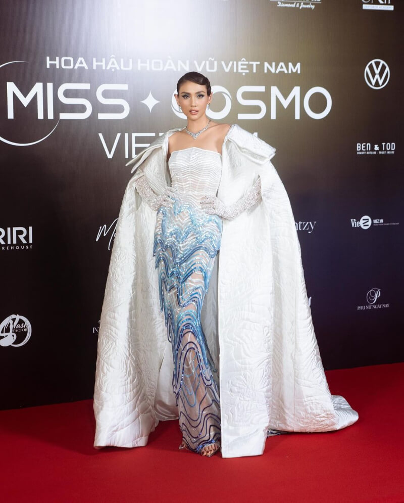 Vo Hoang Yen in White Long Baggy Coat With a Shimmery Gown
