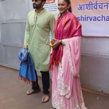 Rakul-Preet-Singh-and-Jackky-Bhagnani-seek-blessings-at-Siddhivinayak-Temple-ahead-of-their-wedding-5