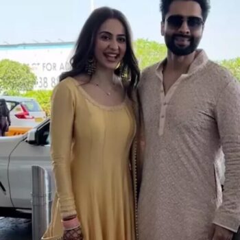 rakul-preet-looks-pretty-in-yellow-anarkali-during-her-first-public-appearance-with-husband-jackky-4