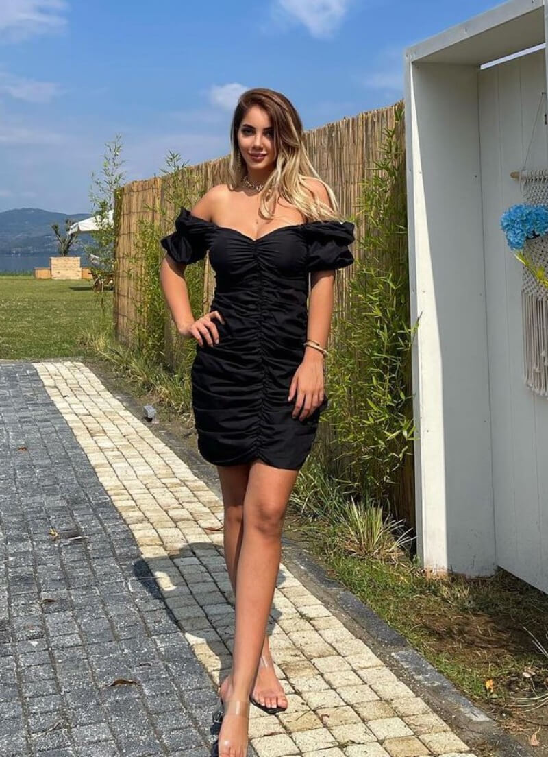 Aleyna Dalveren In Black Off-Shoulder Mini Outfit