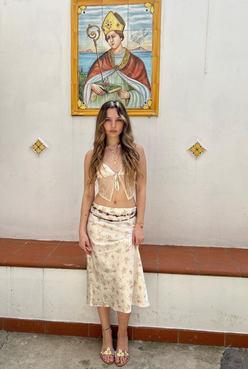 Luiza Cordery In Beige Cami Top With Skirt Outfit
