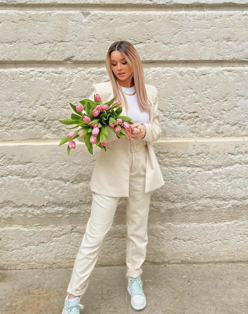 Mimi Allbb In Off White Blazer With Pants