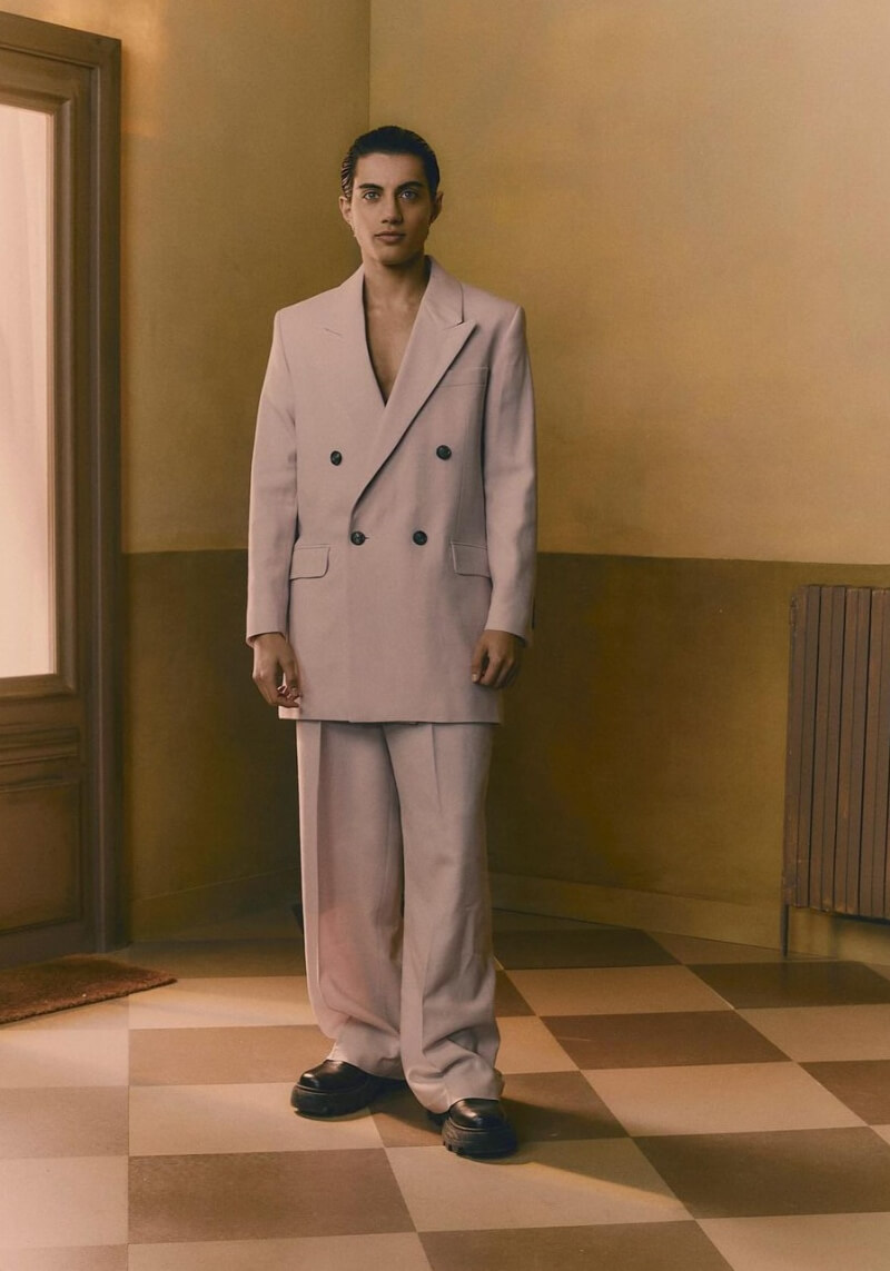 Nic Kaufmann In Beige Long Blazer With Pants