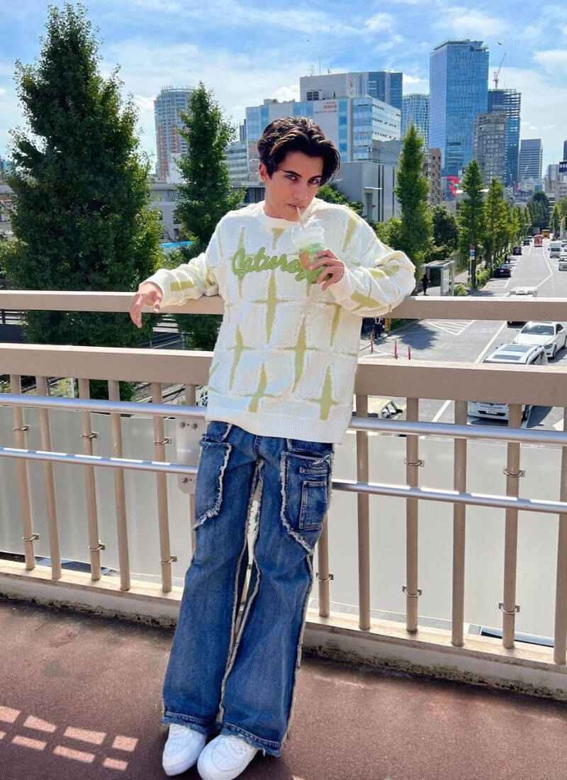 Nic Kaufmann In White Pullover With Denim Jeans