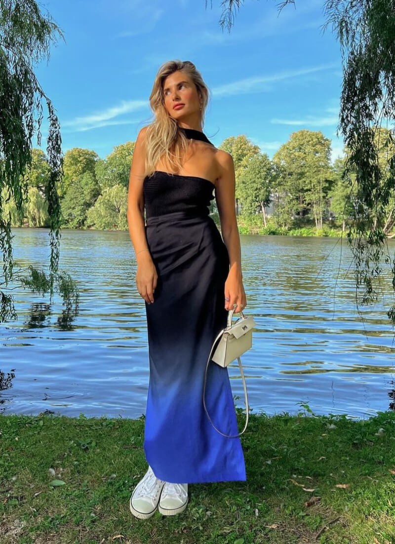 Xenia Adonts In Black-Shaded Strapless Long Dress