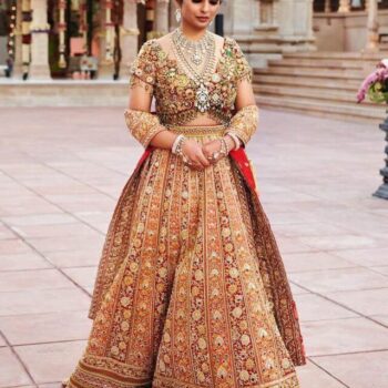 isha-ambani-mesmerizes-in-exquisite-jadau-lehenga-choli-by-abu-jani-sandeep-khosla-for-anant-radhikas-pre-wedding-celebrations-5