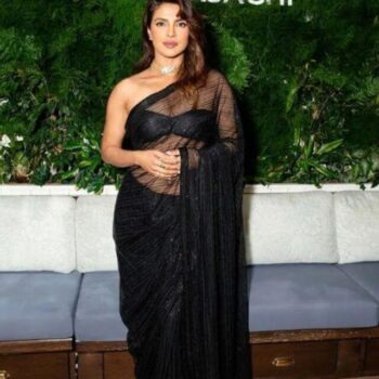 priyanka-chopra-dazzles-in-black-shimmery-saree-strikes-a-pose-with-sabyasachi-mukherjee-at-us-event-1