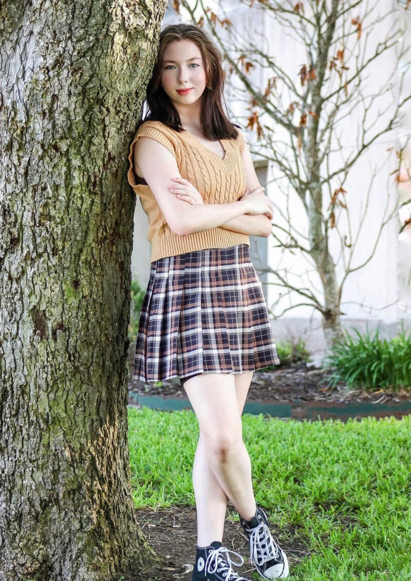 Alexa Taylor In Beige Woven Sweater With Checked Mini Skirt