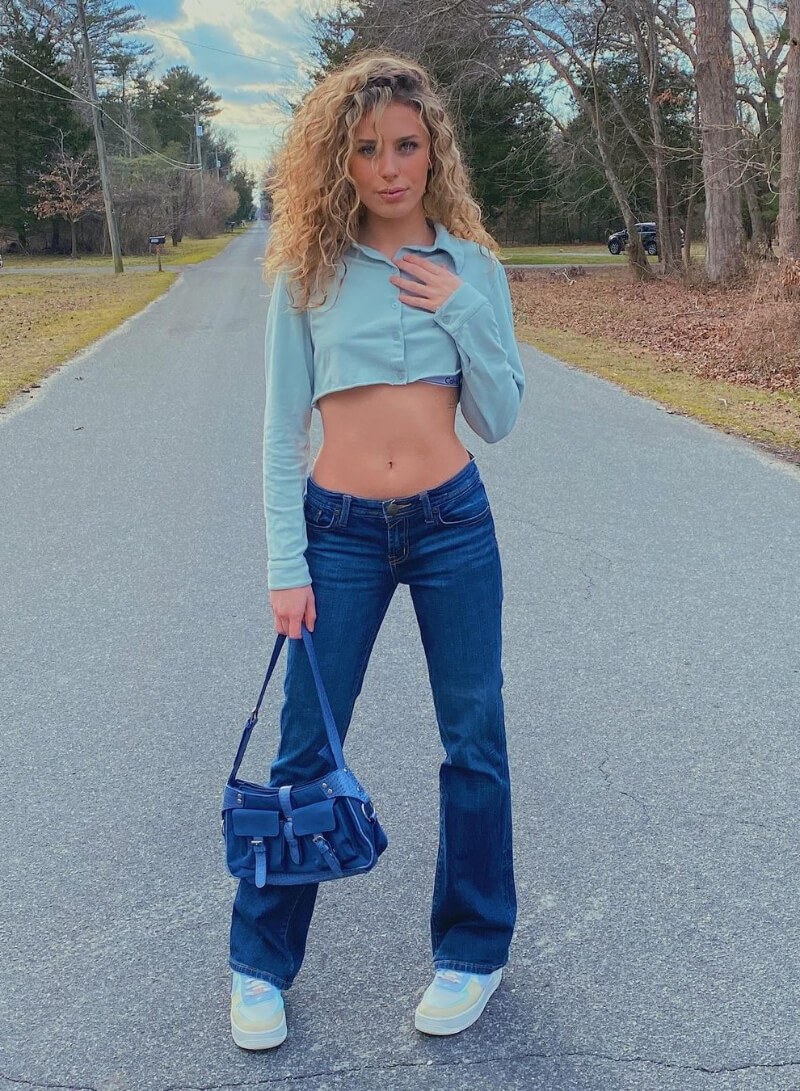 Brooke Armitage In Crop Shirt With Blue Jeans