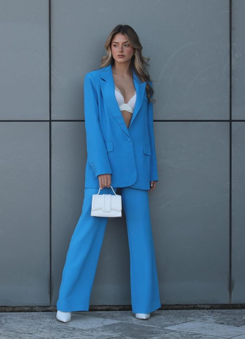 Elisa Barranu In Blue Blazer With Pants
