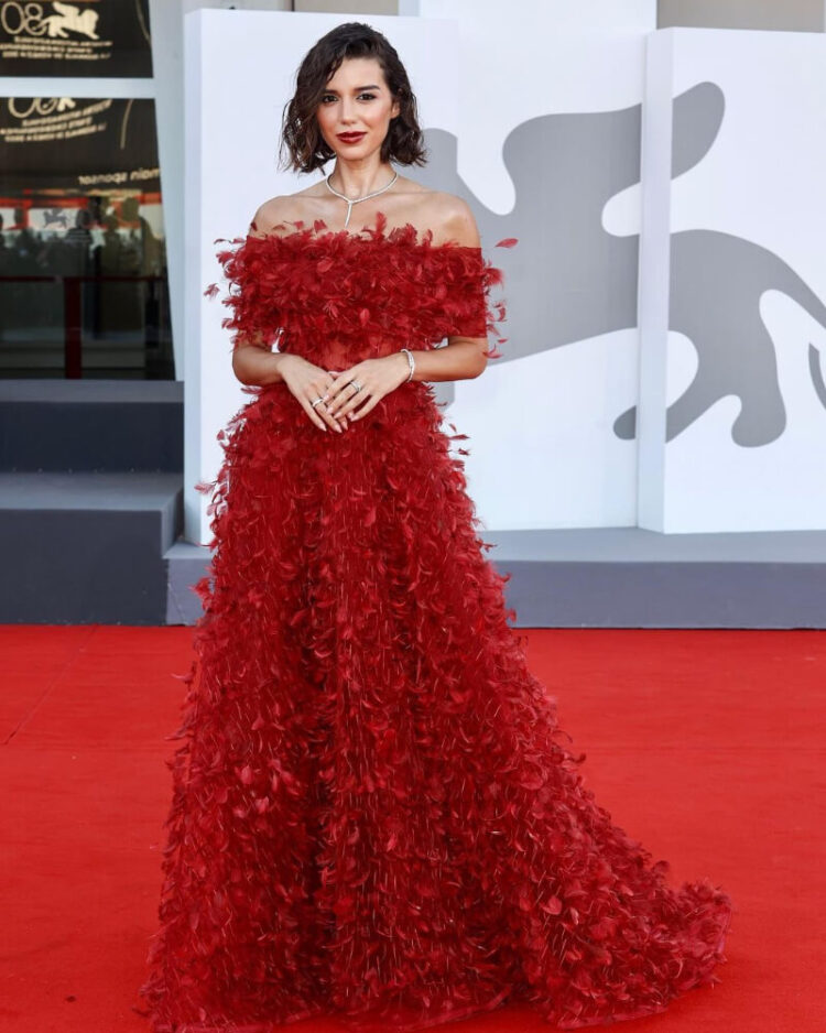 Katie Giorgadze Embracing Versatility and Style Ideas