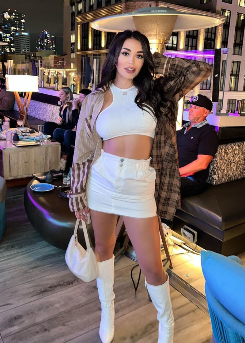 Mercades Danielle In White Co-Ord Set With Checked Shirt