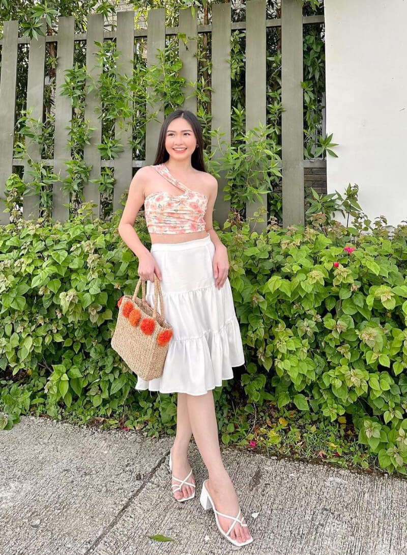 Reuszchelle Fernandez In Printed Crop Top With Frill Skirt