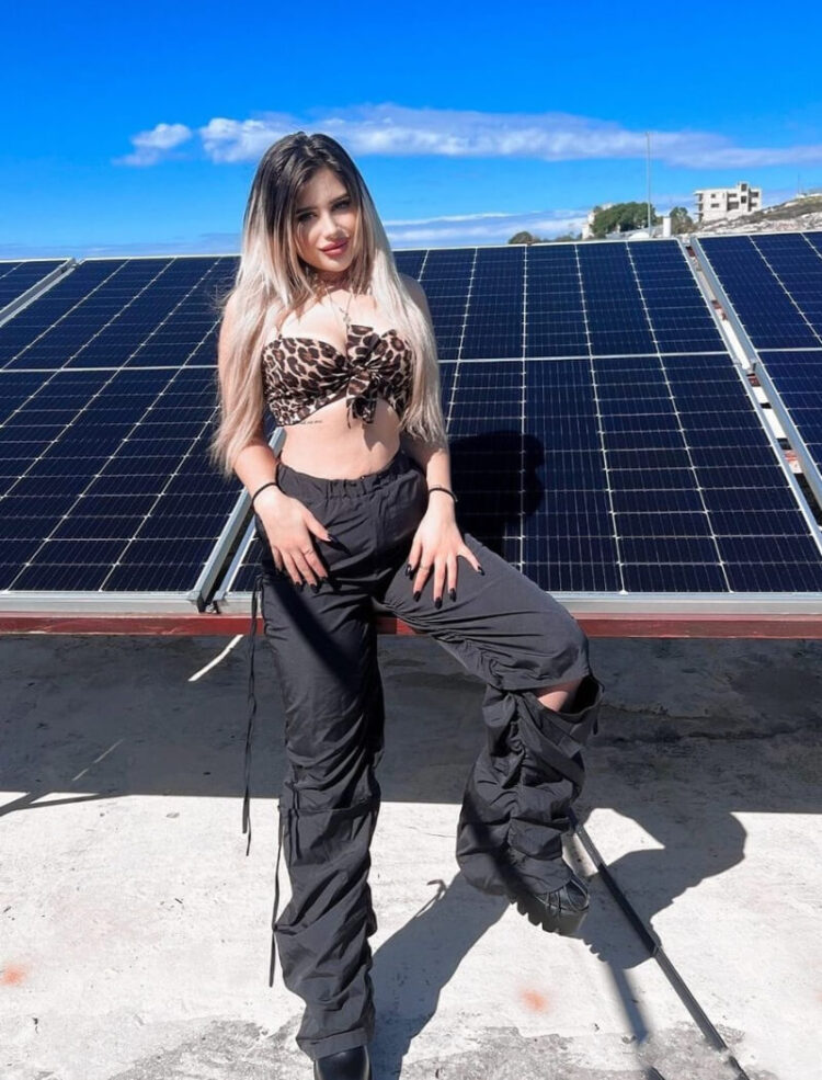Sandy Nasrani Hottest Sophisticated Fashion Outfits