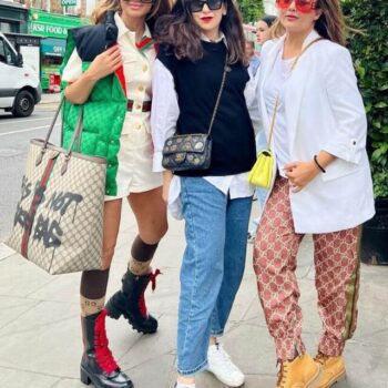 karisma-kapoor-and-her-stylish-girl-gang-1