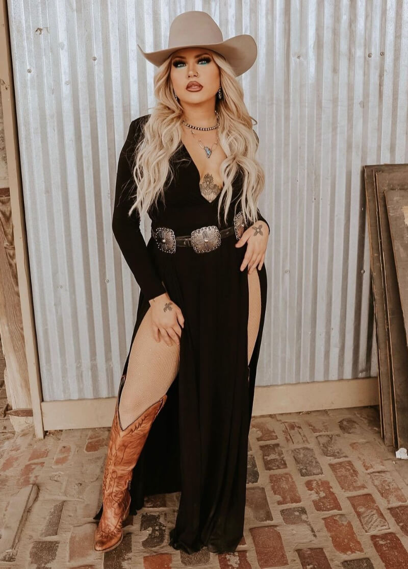 Brandinicc In Black Neckline Slit Cut Outfit