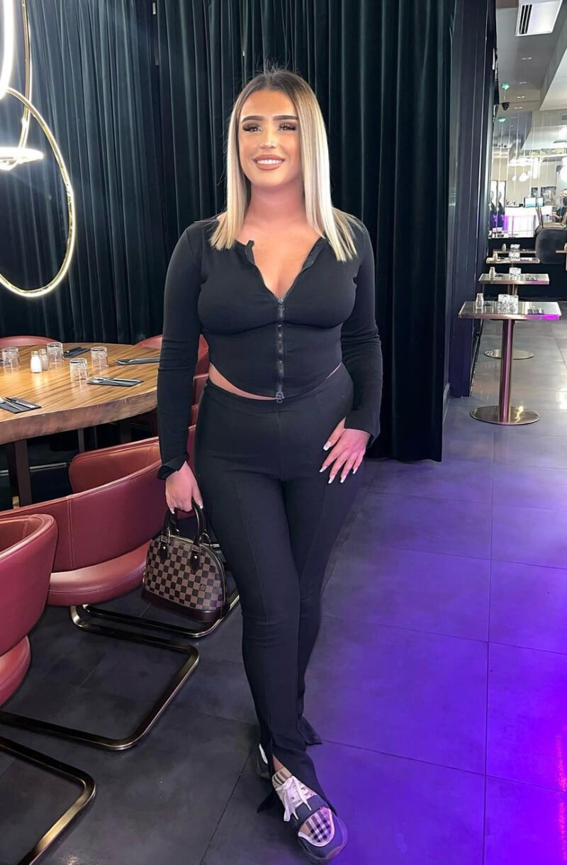 Carlaa Belucci In Black Full Sleeves Crop Top With Pants