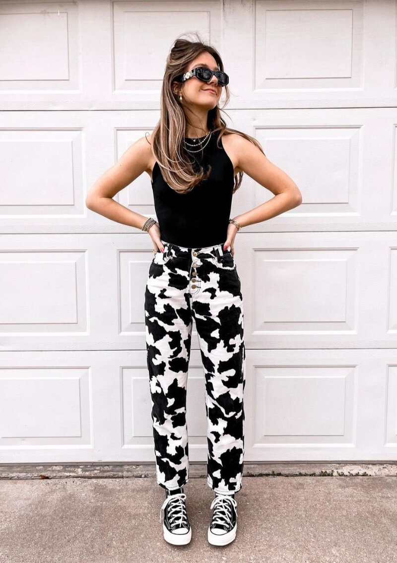 Lin Shady In Black Sleeveless Top With Printed Pants