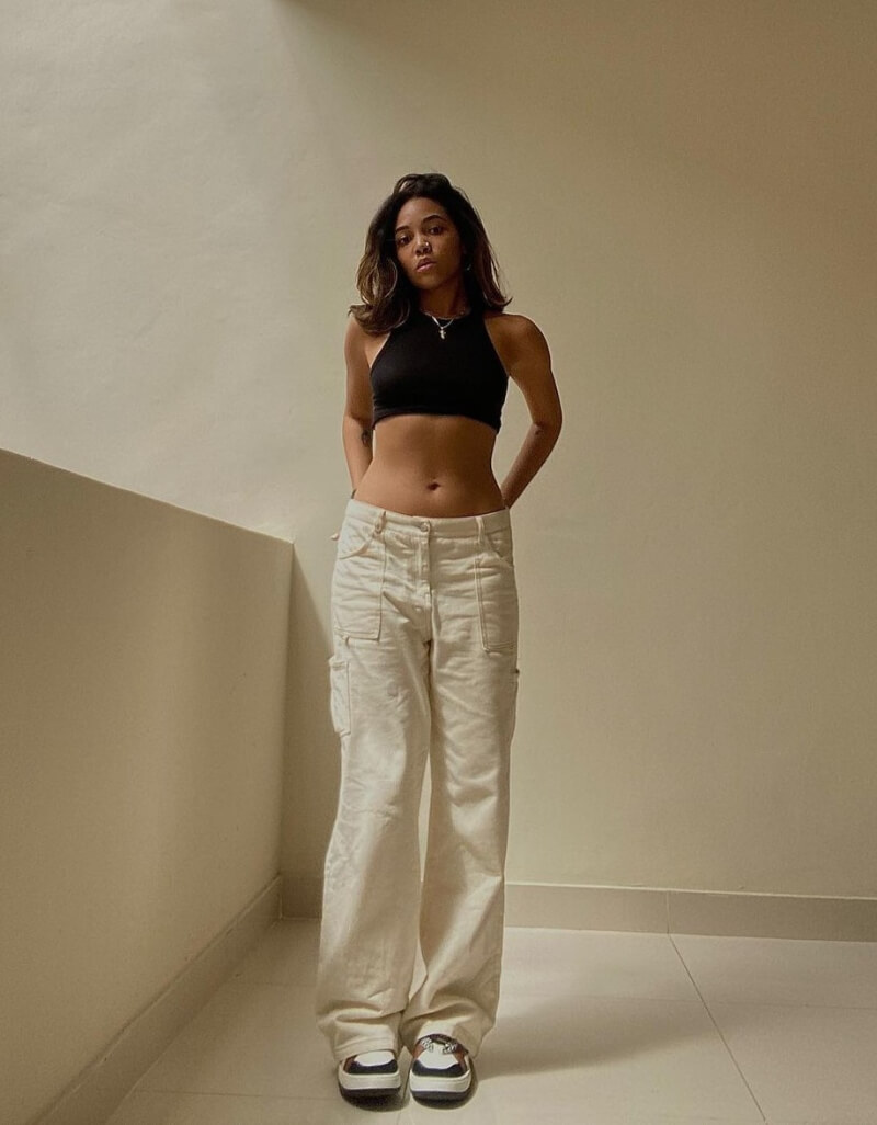 Verónica Soriano In Black Crop Top With Cargo Pants