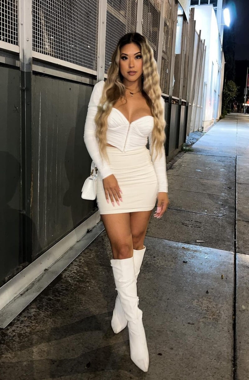 Xomelrous In White Neckline Top With Mini Skirt