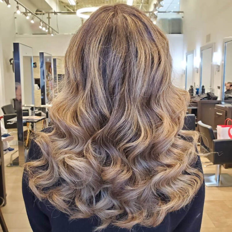 Trendy Hairstyles for Wavy Hair Textures