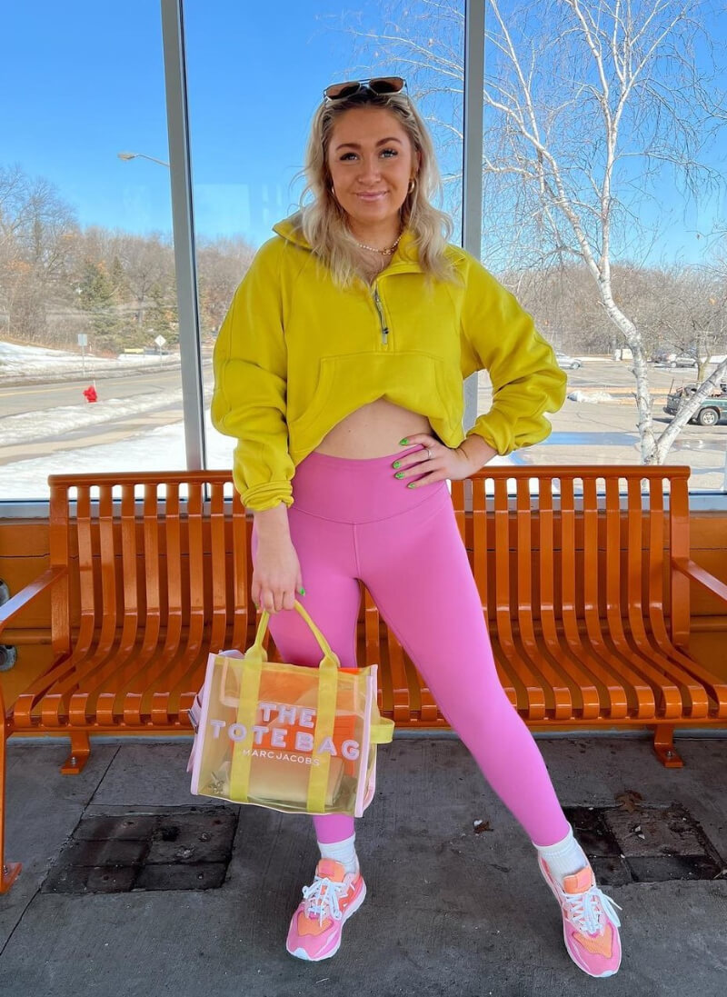 Brooke Anderson In Yellow Sweatshirt With Pants