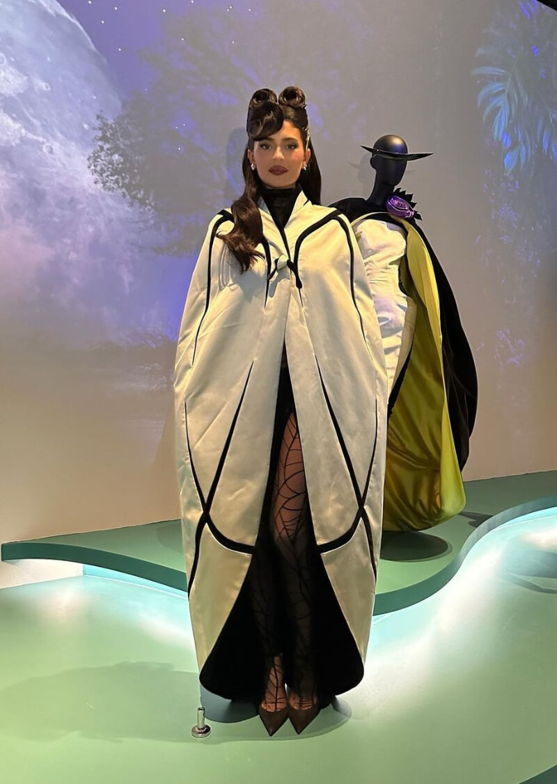 Kylie Jenner In White Baggy Oval Gown Dress
